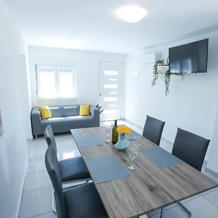 House Mia *